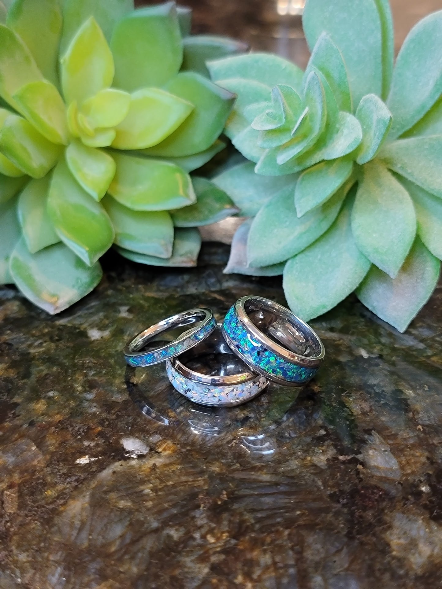 Anillo con incrustaciones de 360° para hombre