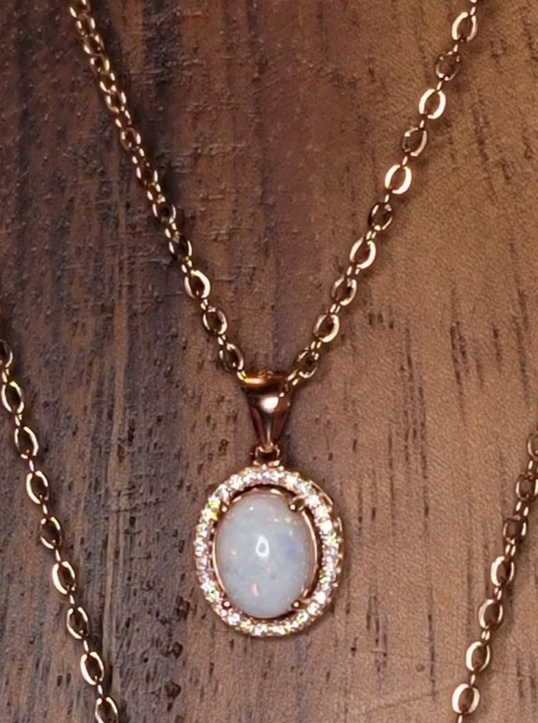 Collar con colgante ovalado de 8 x 10 mm