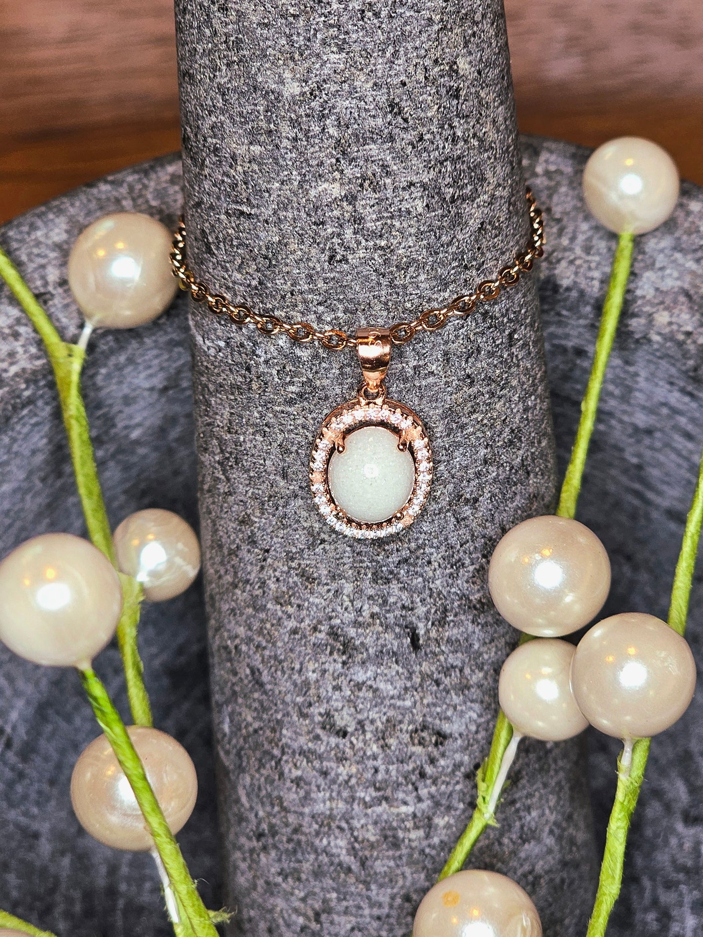 Collar con colgante ovalado de 8 x 10 mm