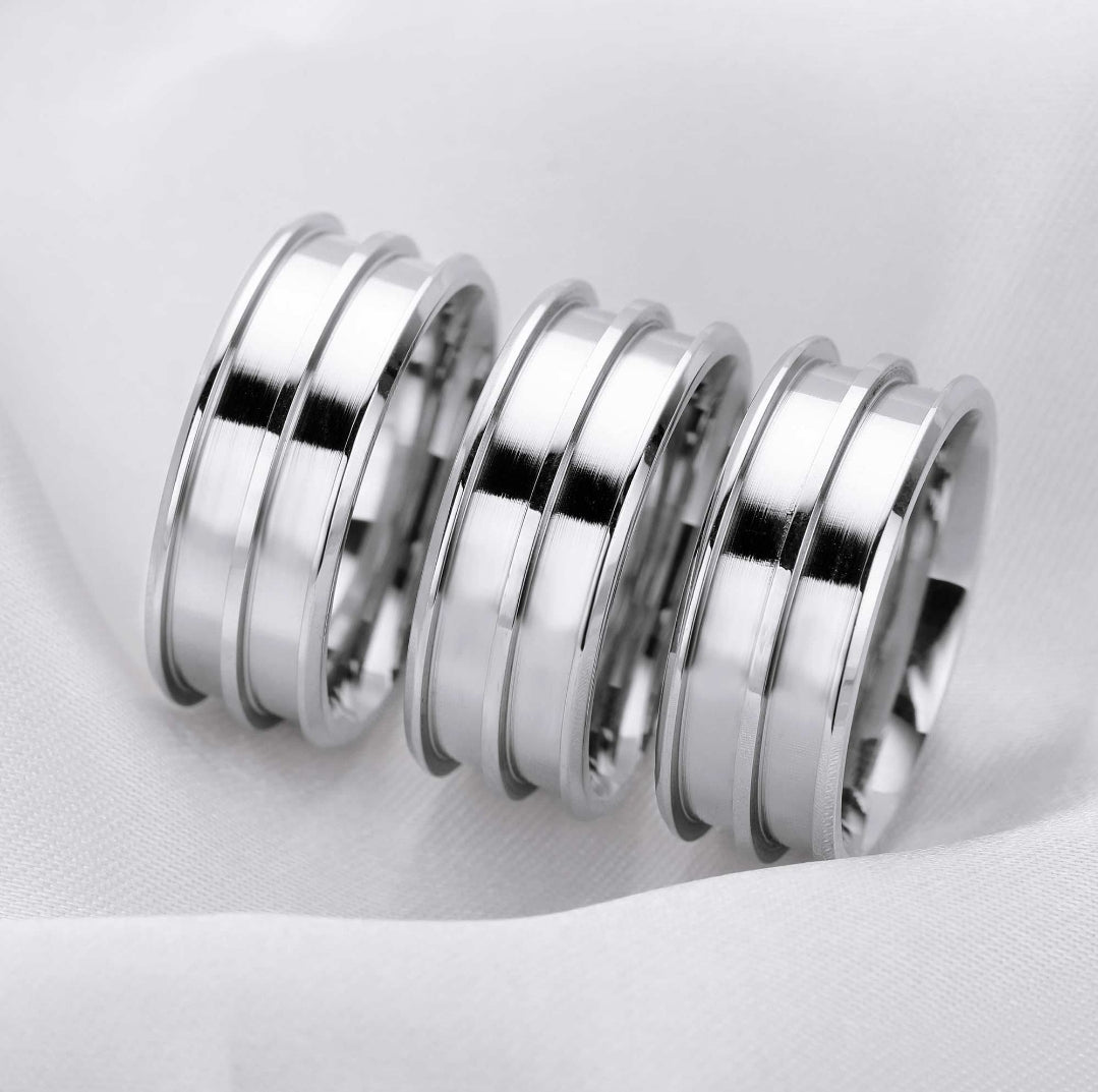 Anillo con incrustaciones de 360° para hombre