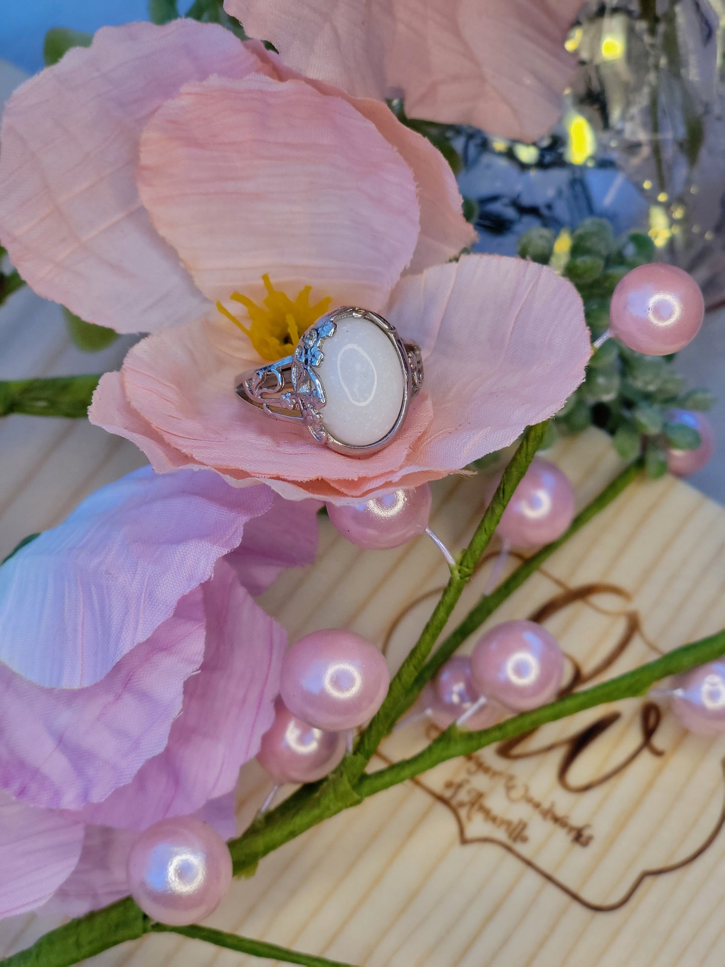 Anillo floral con bisel grande