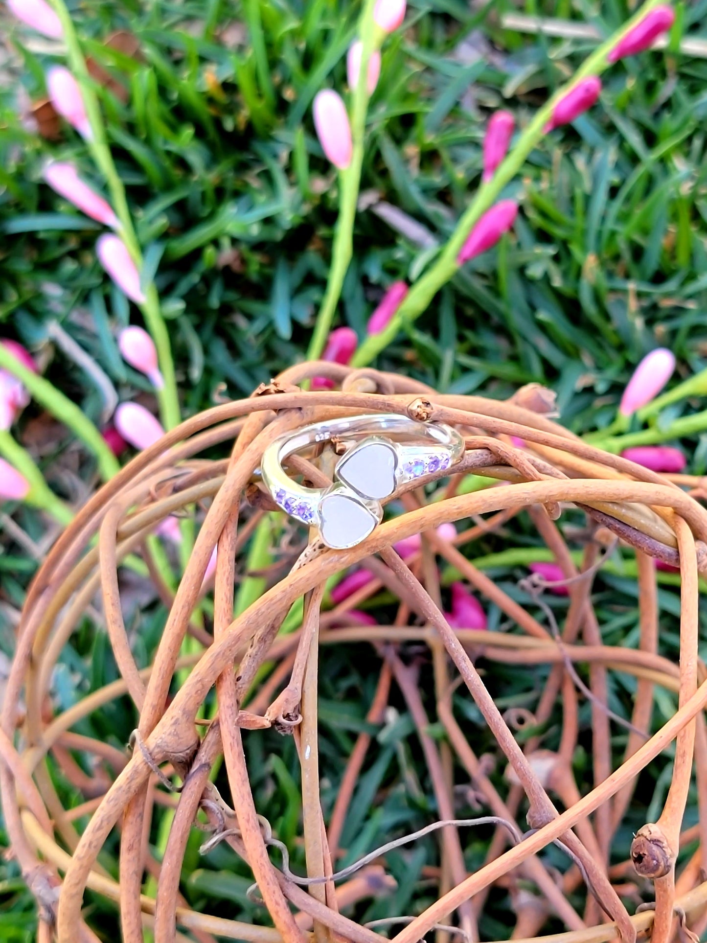Anillo de plata con dos corazones