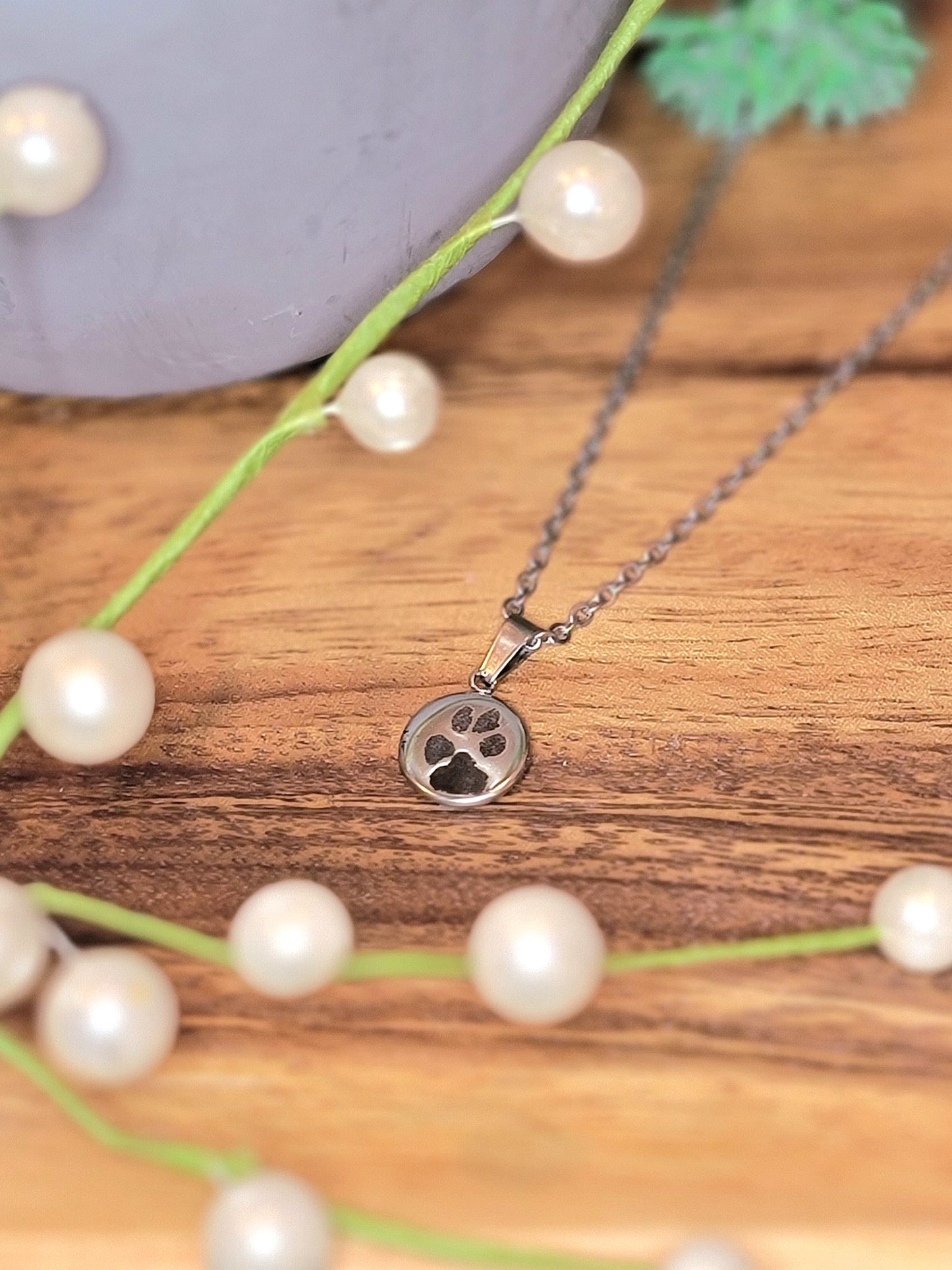 Collar con bisel circular de 8 mm