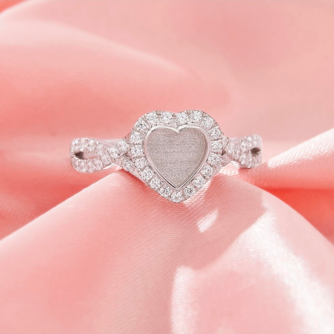 Anillo de corazón con halo de 6 x 8 mm